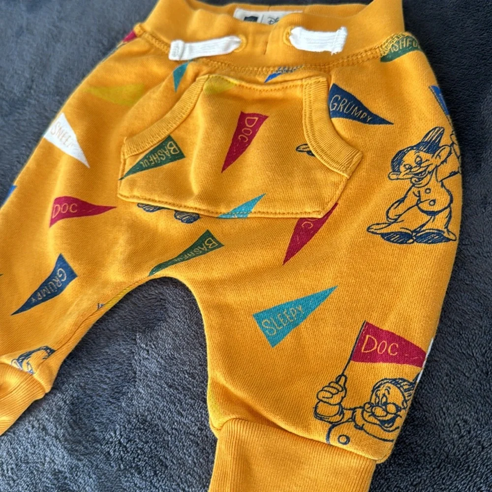 NWT Baby Gap Disney Snow White Seven Dwarfs Yellow Kanga Pants 0-3 Months